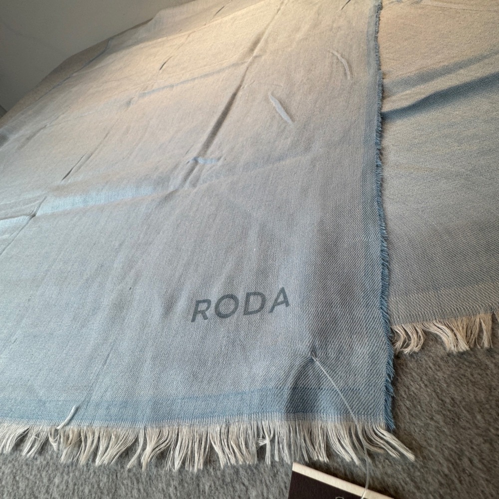 Roda Eyelash Fringe Scarf Milano Italy Luxury Designer Light Cashmere Feel NWT